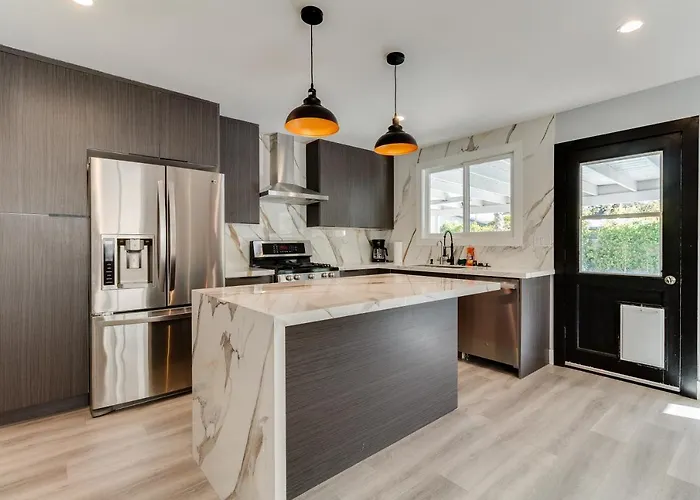 4 Bedroom West Hills Charmer With Pool