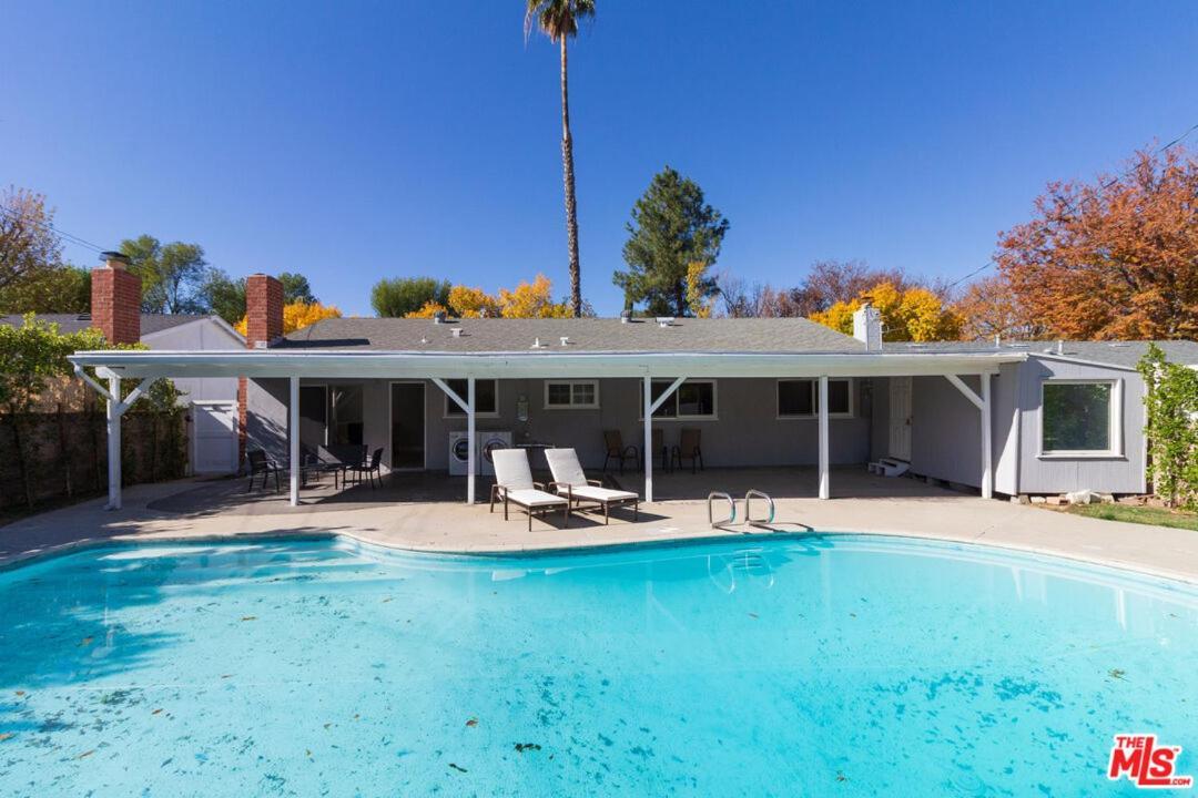 Сasa de vacaciones 4 Bedroom West Hills Charmer With Pool Los Ángeles